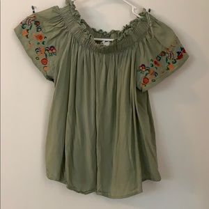 Off the shoulder crop